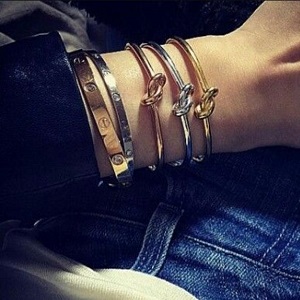 CELINE-셀린느 Knot Thin Bracelet  여성용 매듭 팔찌(2컬러)