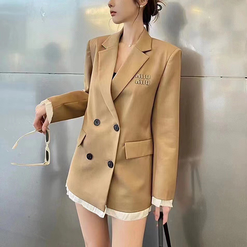 [스페셜오더]MIUMIU-02123 미우미우 베이지 로고 아플리케 장식 재킷 여성용