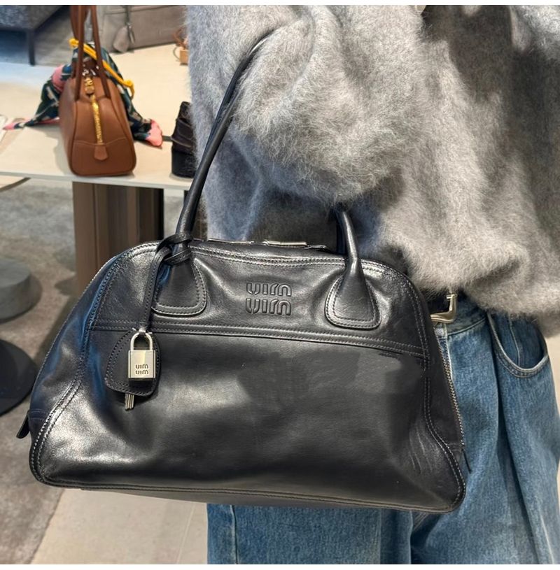 [특급스페셜오더]MIUMIU-5BB196 미우미우 비방 가죽백 블랙